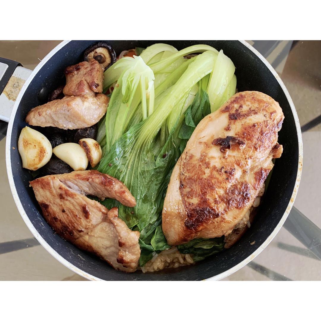 【香菇鸡肉焖饭】