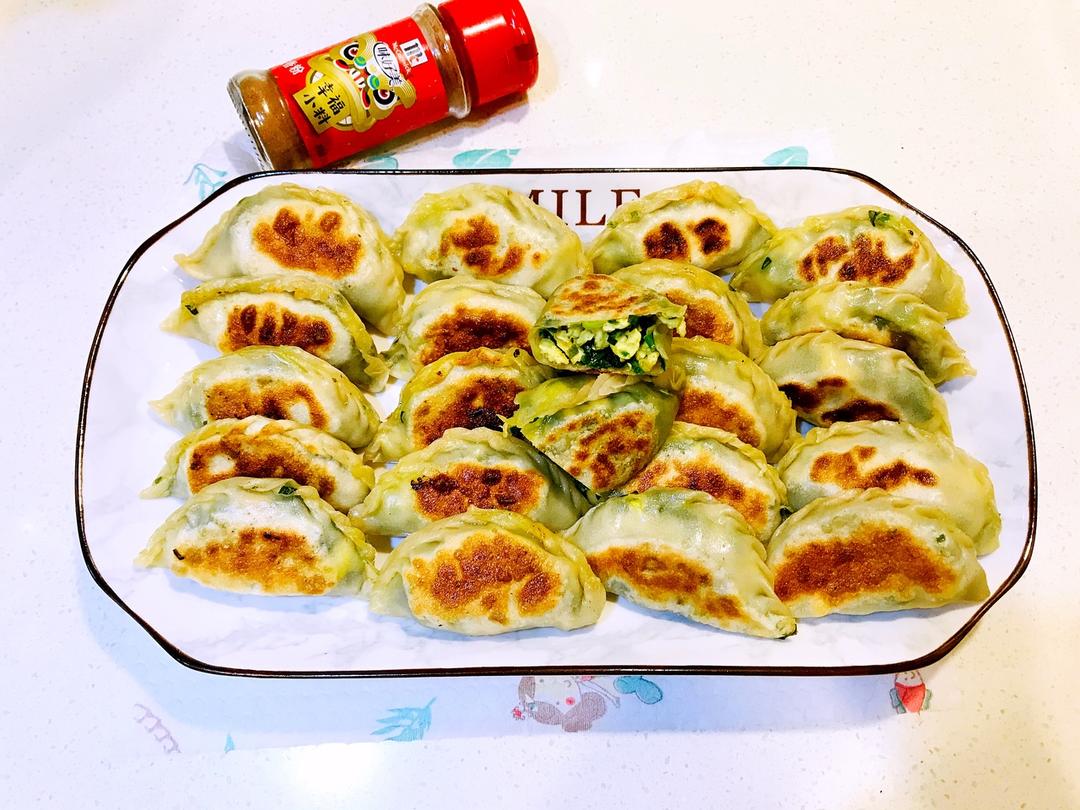 快手鲜香饺子皮版韭菜盒子的做法