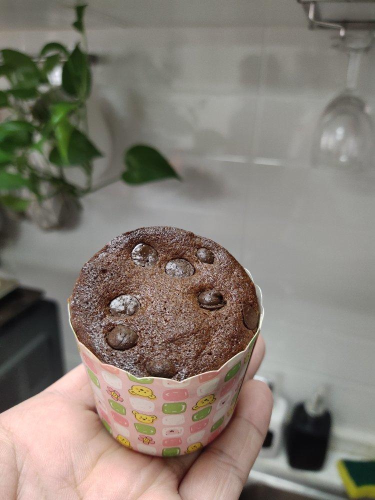 超润巧克力纸杯蛋糕（非常适合裱花、盖糖皮的cupcake方子）