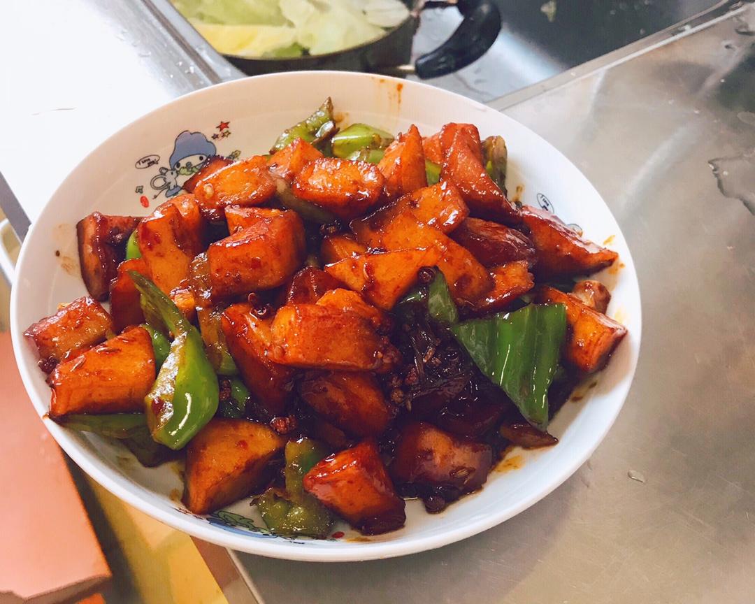 孜然辣炒鱼豆腐的做法