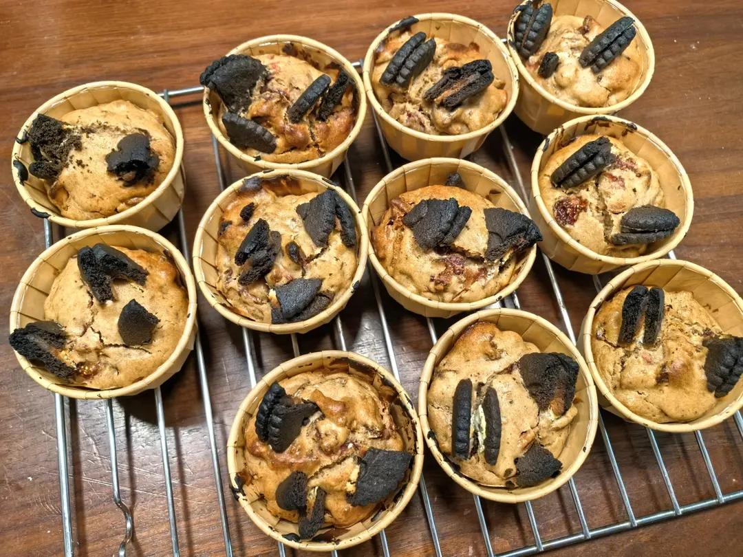 白巧奥利奥草莓马芬蛋糕