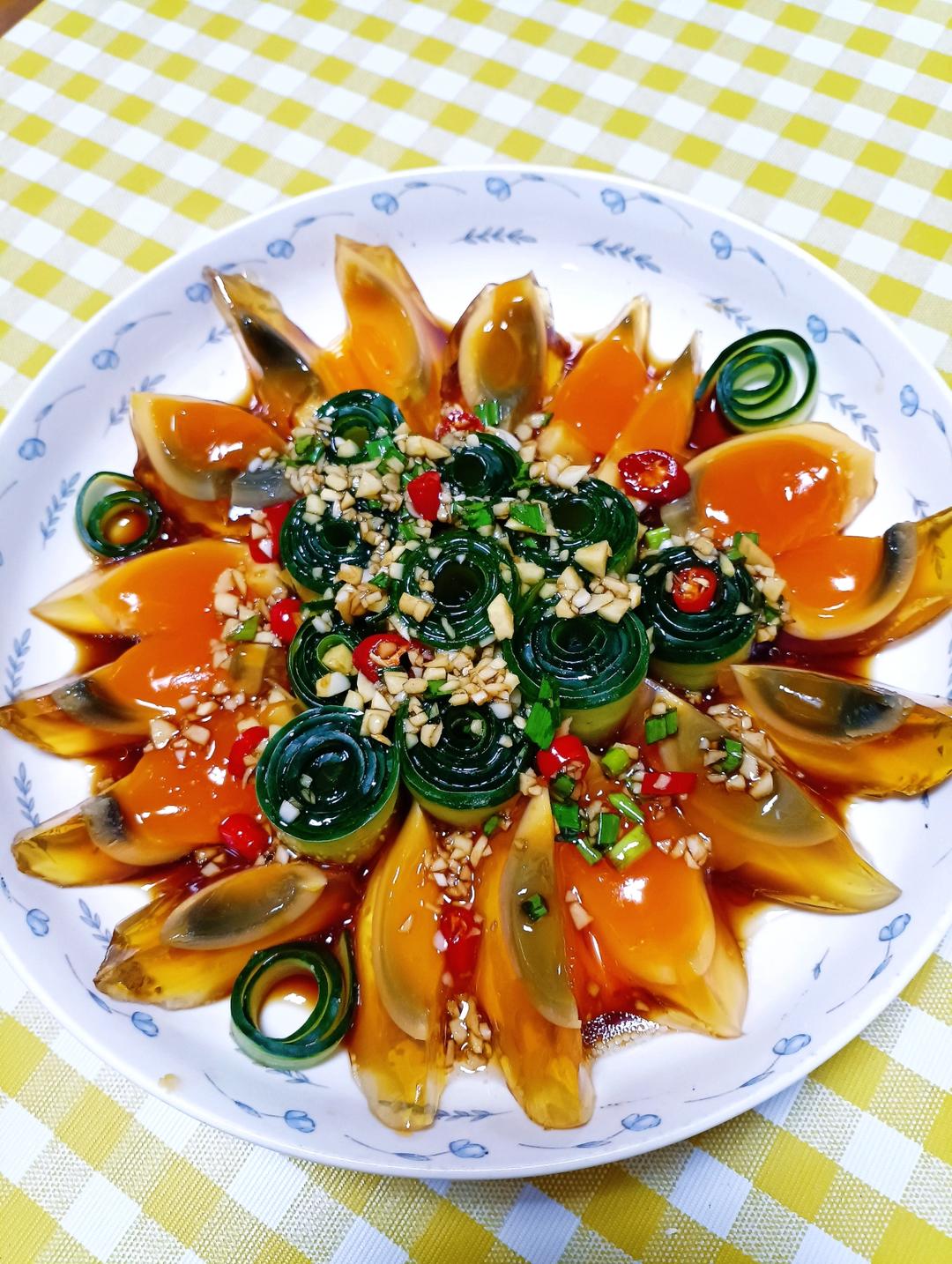 皮蛋黄瓜夏日必备凉菜