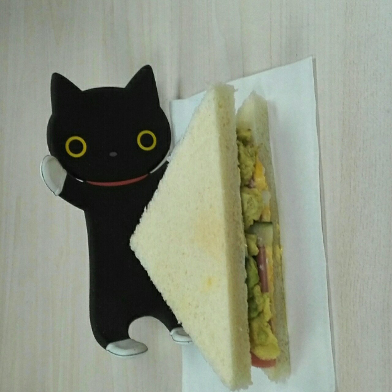 牛油果鸡蛋三明治