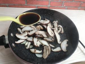 每天一道减脂餐：香菇鸡胸炒油菜的做法 步骤9