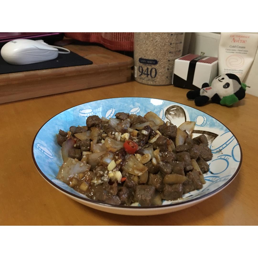 孜然洋葱炒牛肉粒