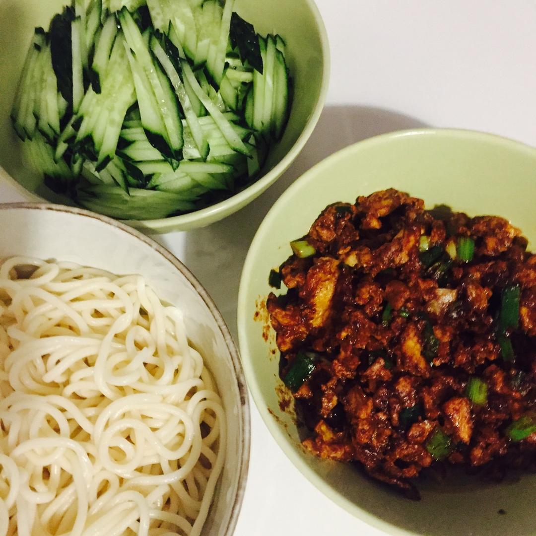 酱鸡蛋拌面