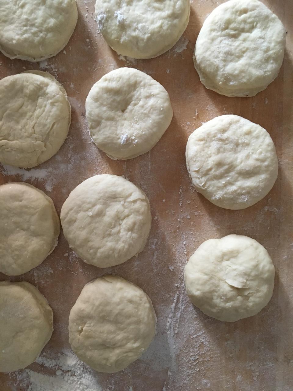 【视频】3分钟 奶油司康Scone(可能是世界上最快手的司康) 消耗淡奶油～