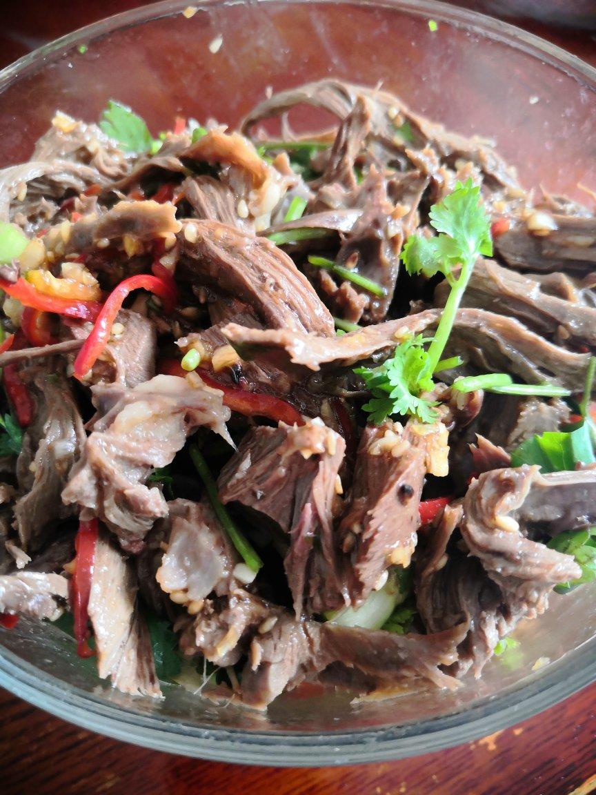 【凉拌猪心赛狗肉】