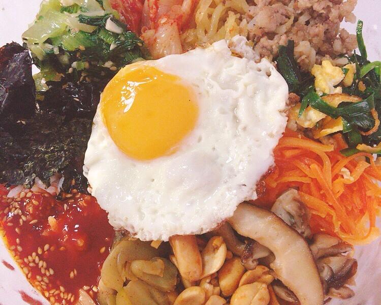 【原创】改良式韩国拌饭！十种配菜！让你一次过足瘾！的做法