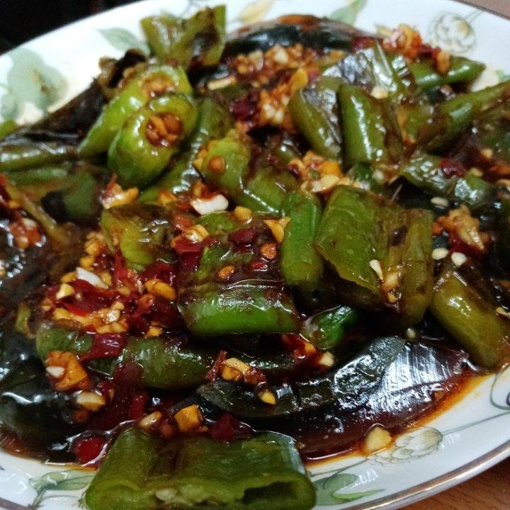 超简单吃不够的青椒皮蛋