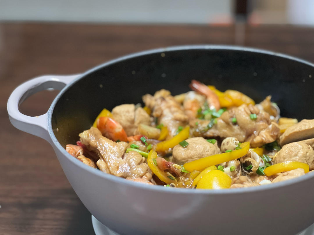 粤式鲍鱼花螺蟹煲鸡