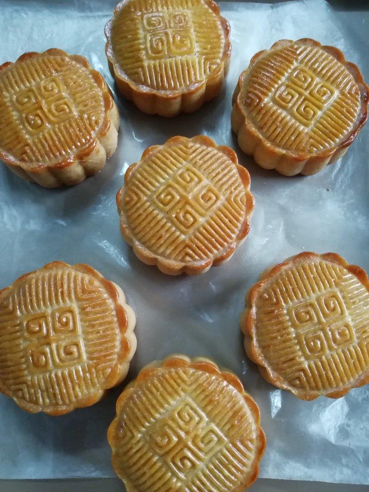 广式月饼—蛋黄莲蓉月饼