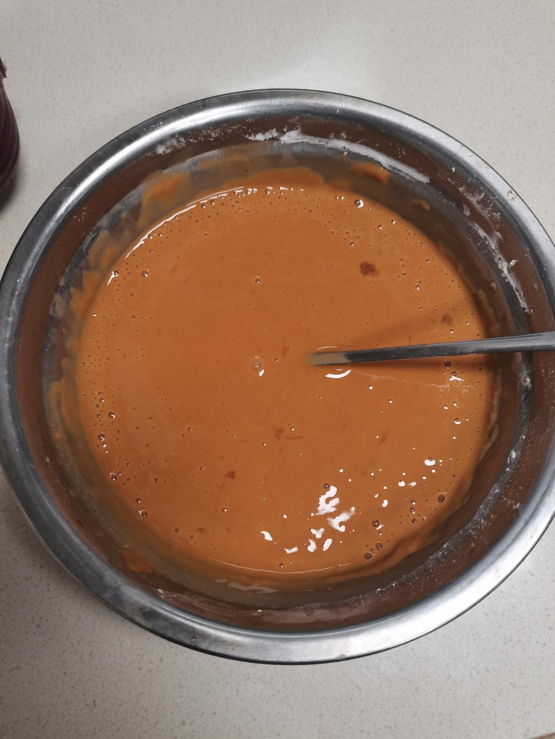 把整个大羊腿丢入烤箱，出锅真是太香了，20年的经验和配方，外焦里嫩