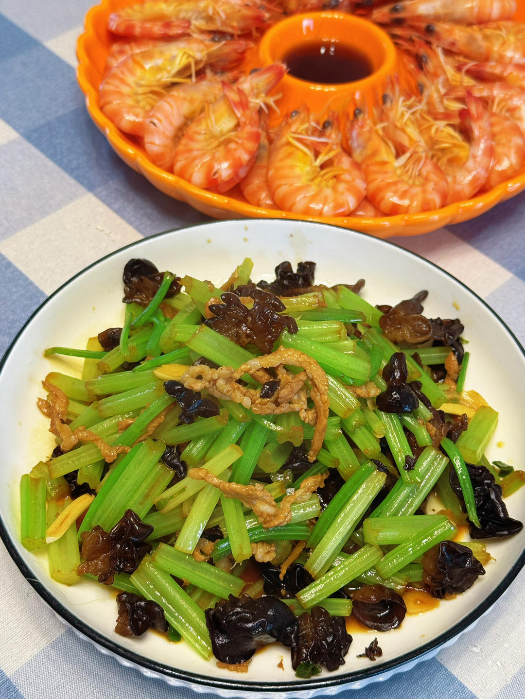 芹菜木耳炒肉丝