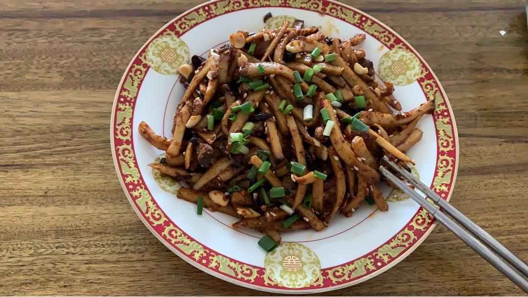 厨师长教你：“冷吃杏鲍菇”的创新做法，这味道好吃得停不下来