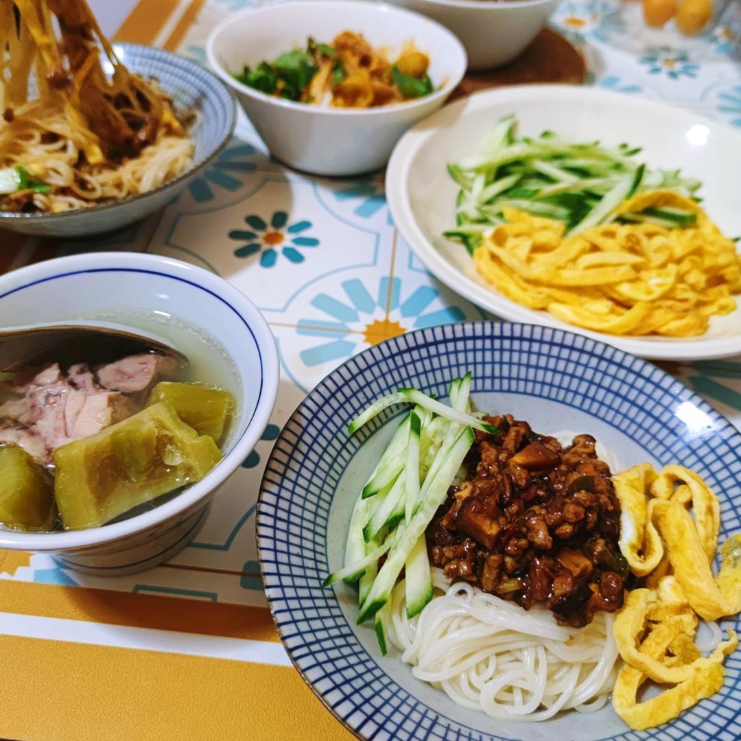 香菇肉末炸酱面