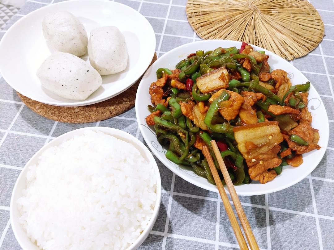 简易版超下饭青椒炒肉⊙∀⊙！