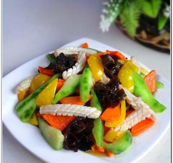 丝瓜木耳炒鲜鱿的做法