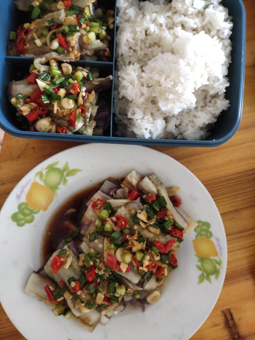 直流口水的家庭版手撕烧椒茄子（有茄子不变色小秘诀哦）