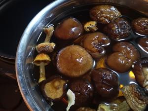 菌菇高汤烩饭的做法 步骤1