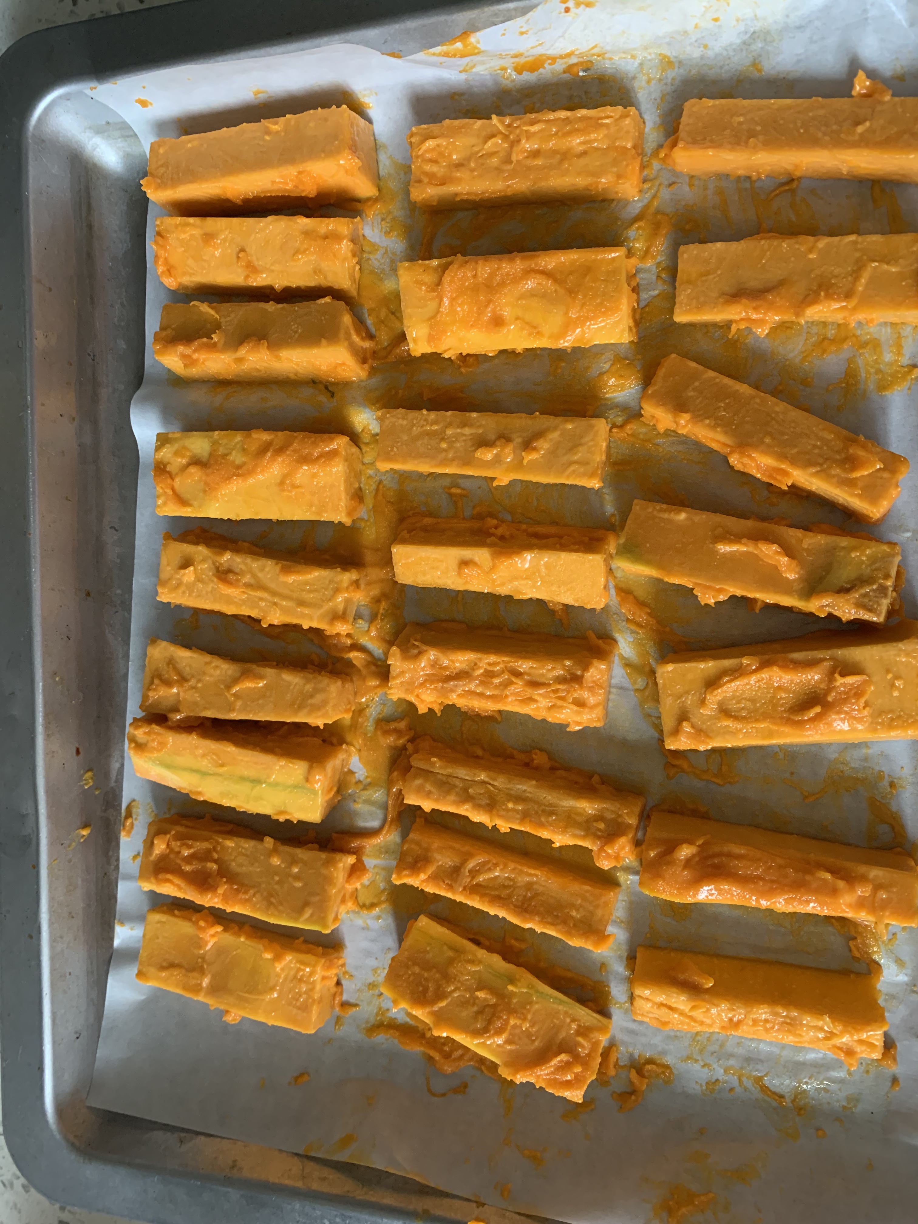 简单快手金沙咸蛋黄焗南瓜 免炸无淀粉烤箱版的做法 步骤3