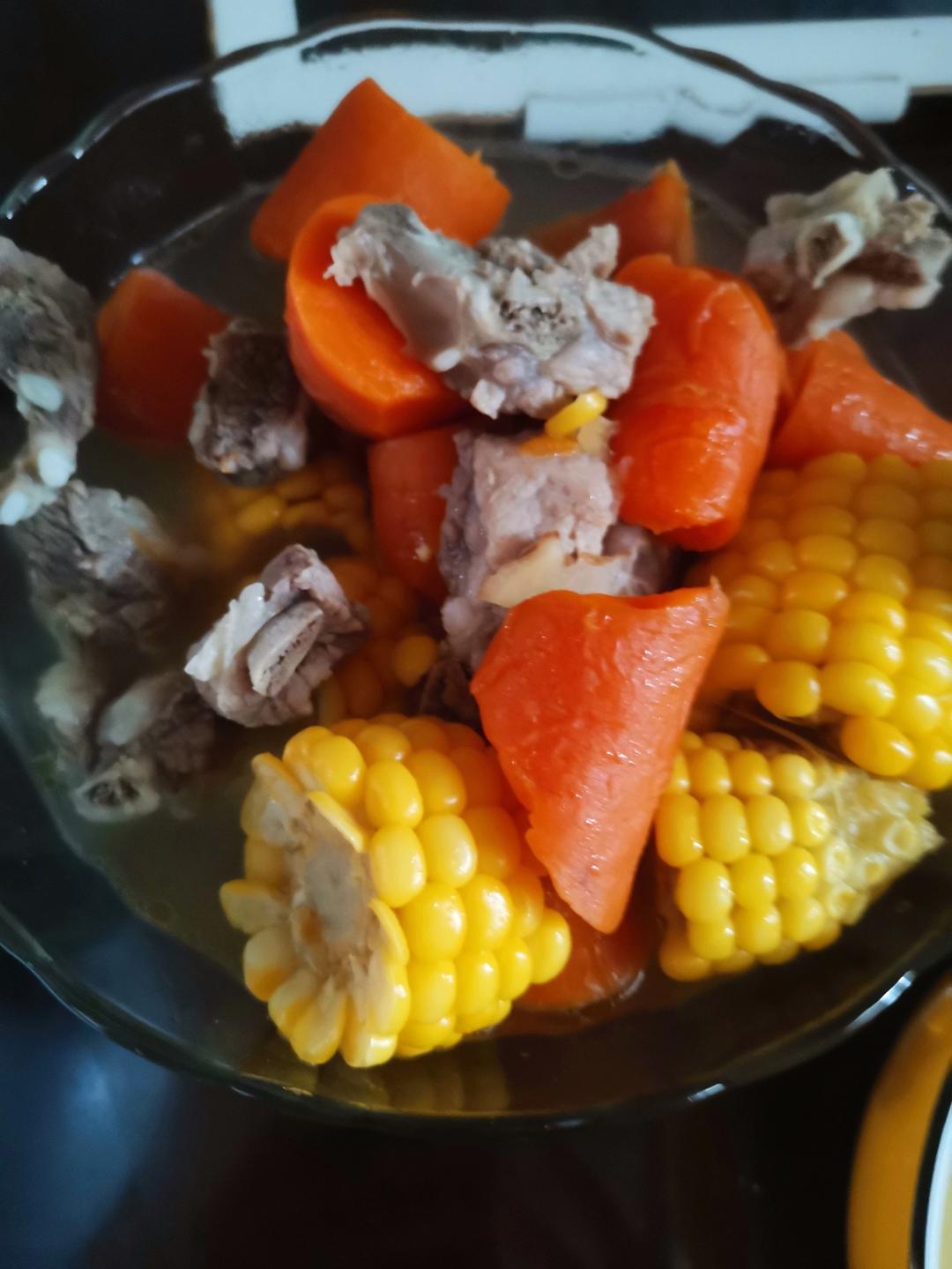 滋补养生 —— 玉米胡萝卜清炖排骨汤🌽