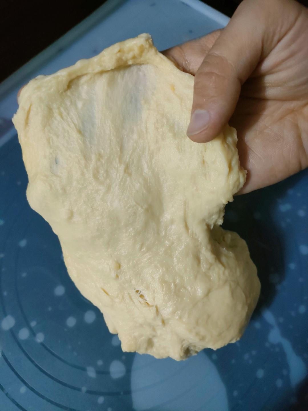 手工揉基础面包，松软拉丝（教程超详细)