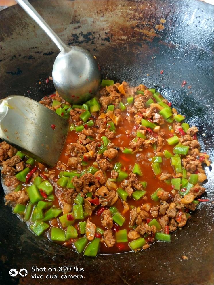 莴笋烧鸭肉