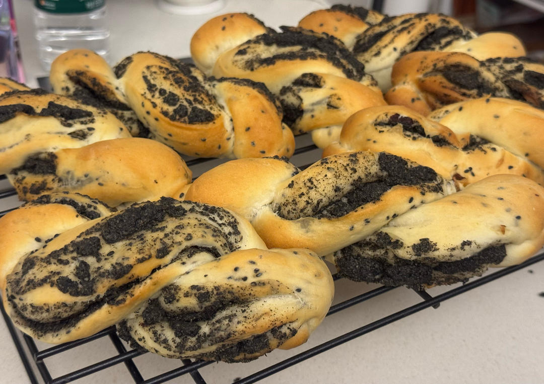 秋天必须安排上健康的红枣黑芝麻面包吖