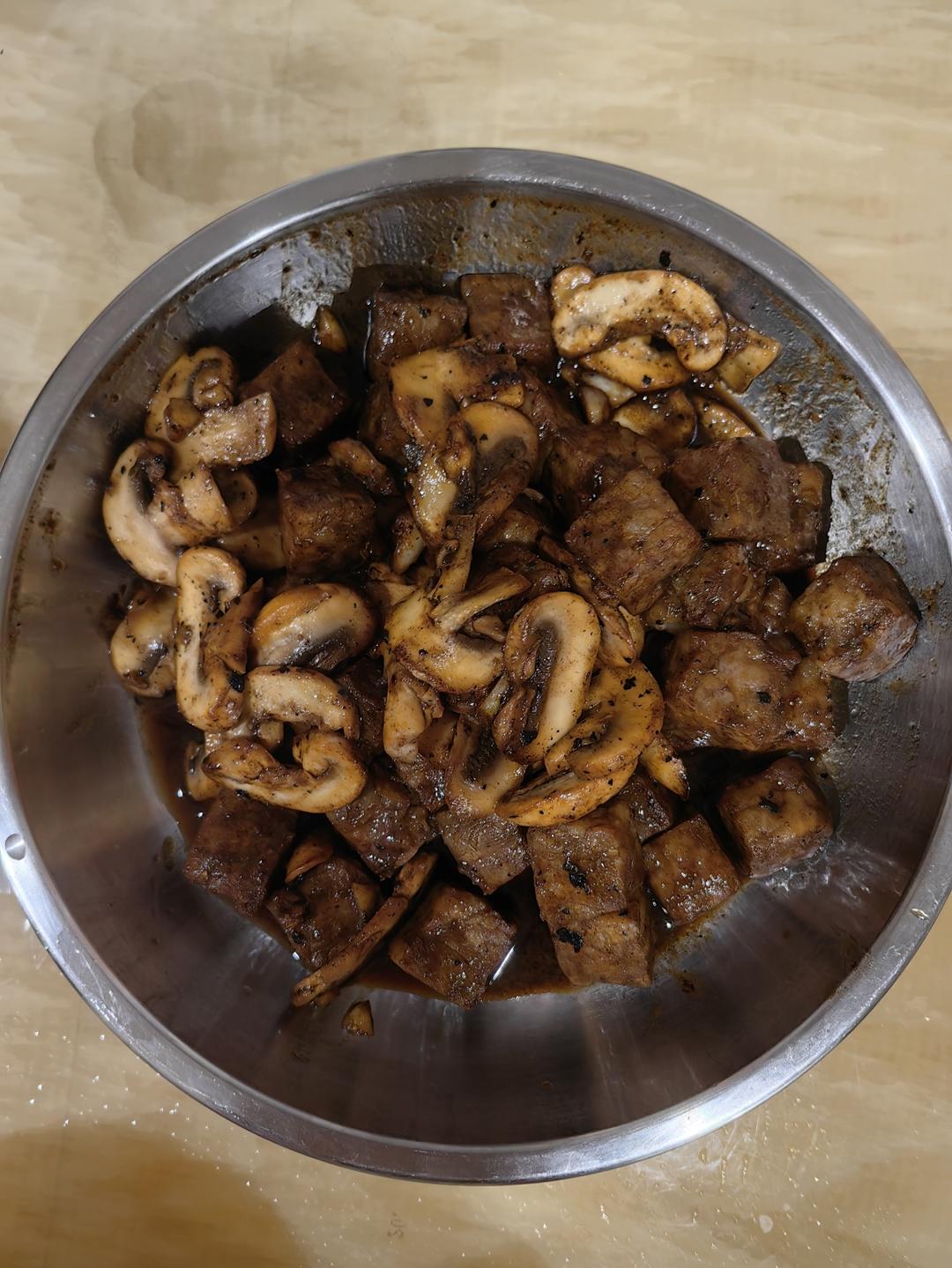 蒜香口菇牛肉粒