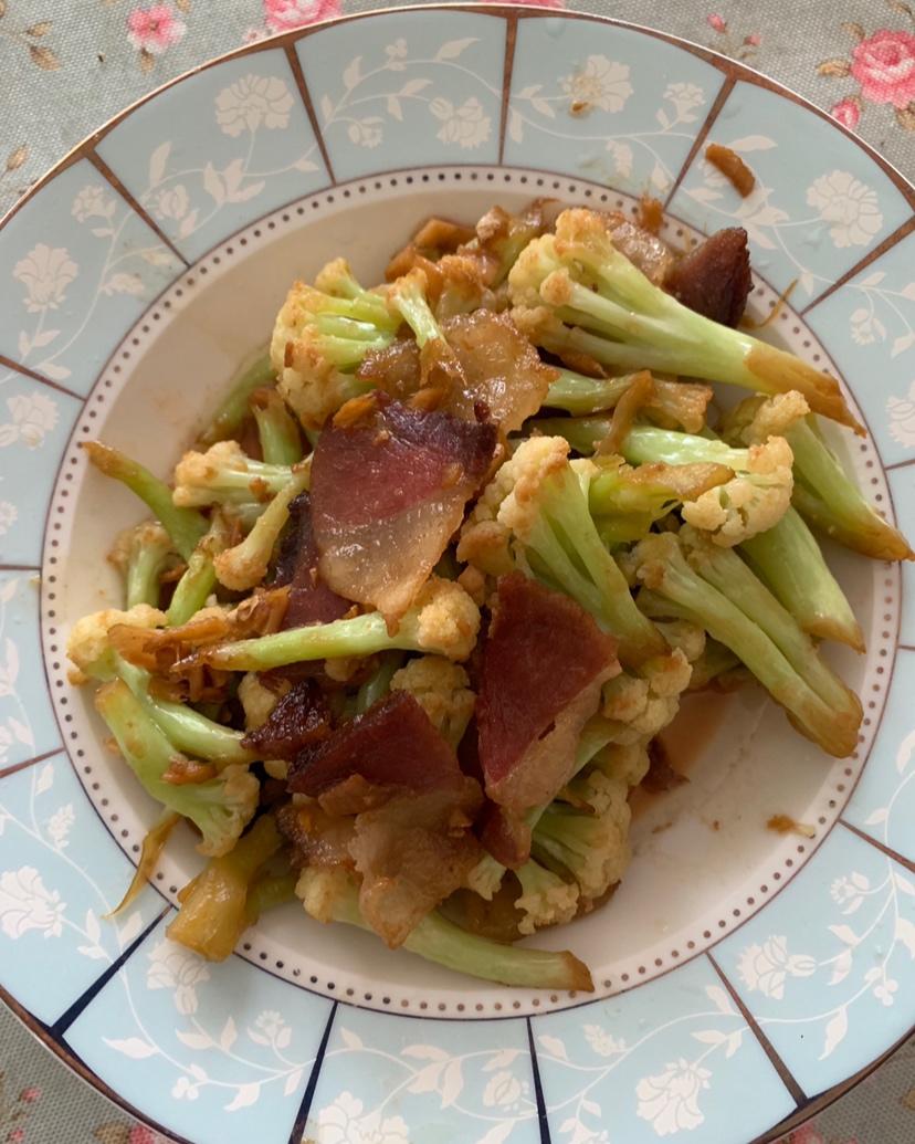 腊肉炒有机花菜
