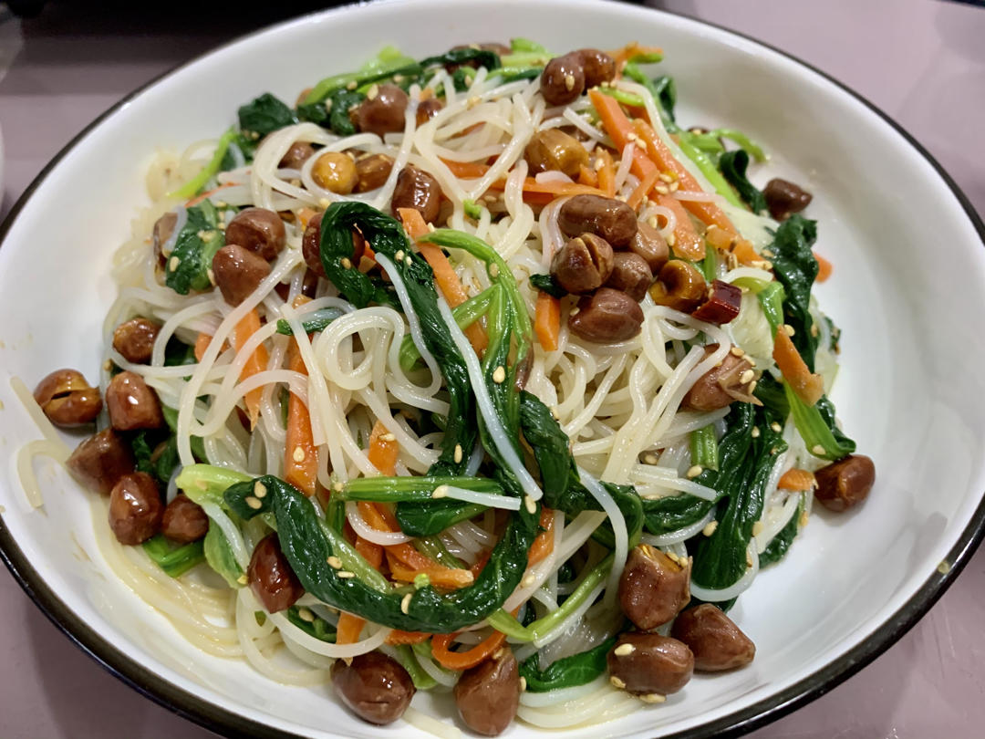 开胃爽口又营养的菠菜拌粉丝