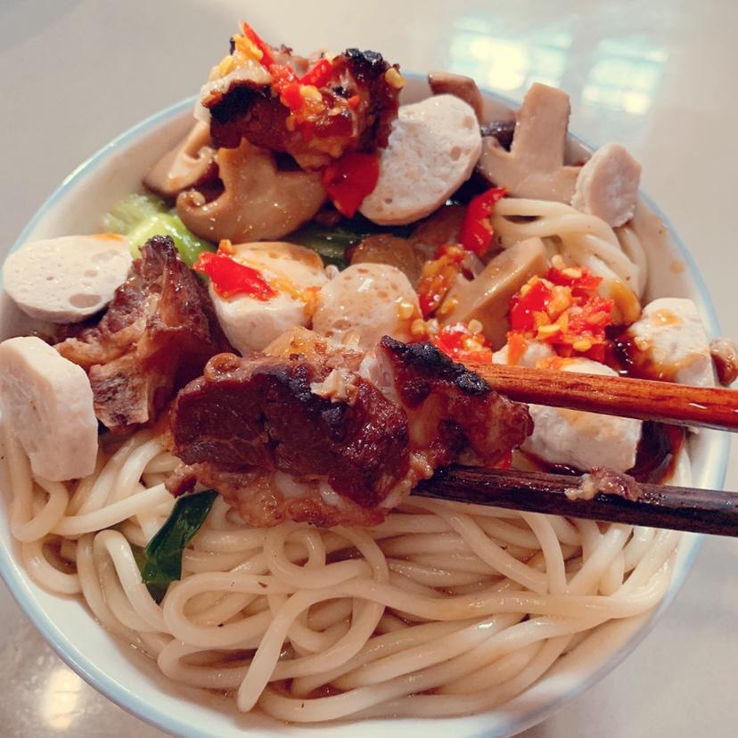 红烧排骨面、牛腩面