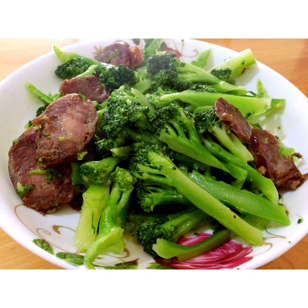 花椰菜炒香肠