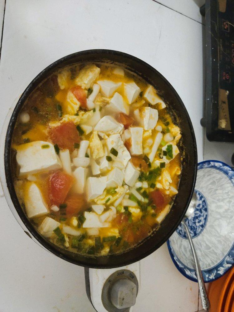 海鲜菇豆腐汤，超简单，晚上喝一碗暖暖的🍲