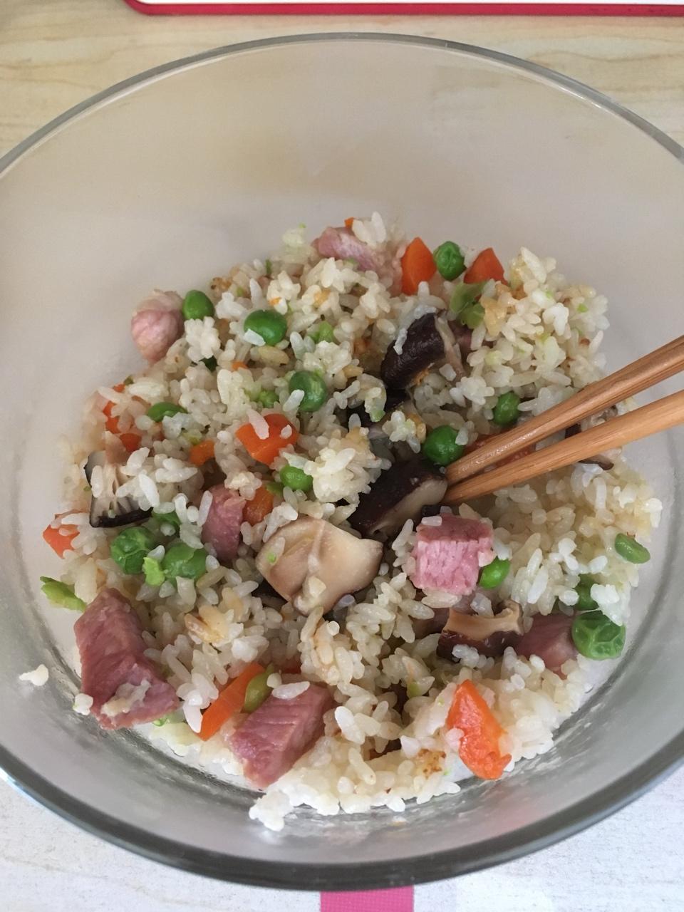 电饭煲一人食豌豆咸肉饭