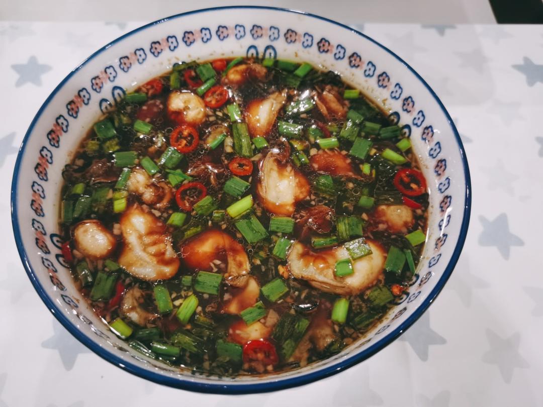 你一定要试试的捞汁生蚝，比蒜蓉烤生蚝好吃太多了