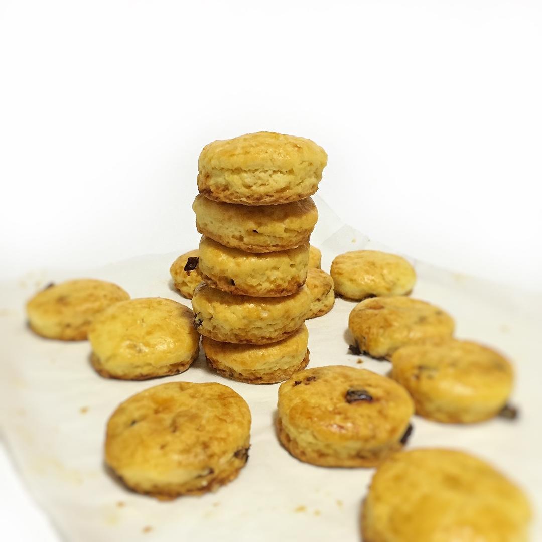 【视频】3分钟 奶油司康Scone(可能是世界上最快手的司康) 消耗淡奶油～