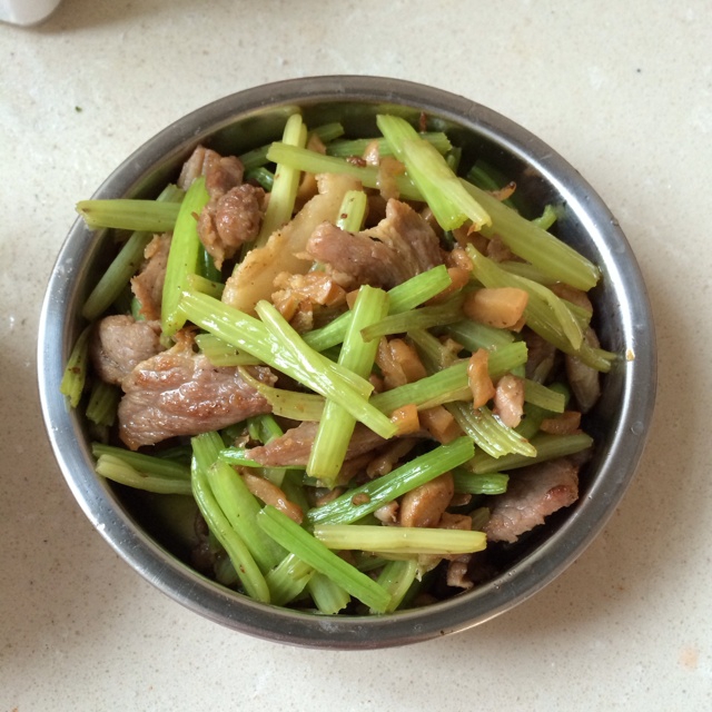 芹菜炒肉