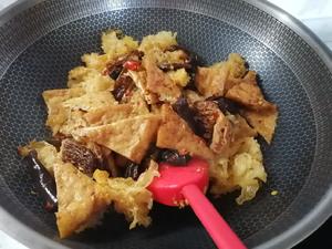 牛肚菌银耳焖油豆腐的做法 步骤5