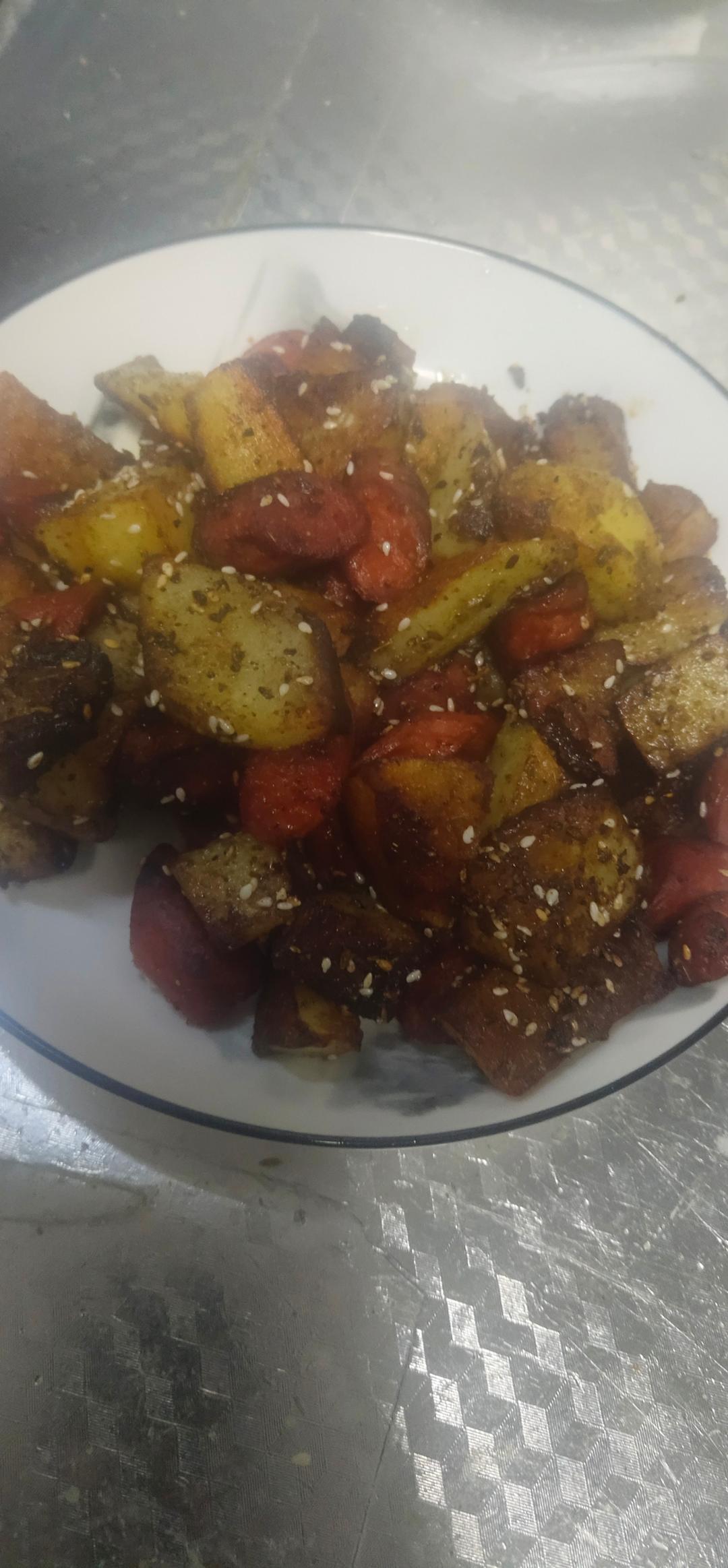 美味又好吃孜然香肠土豆