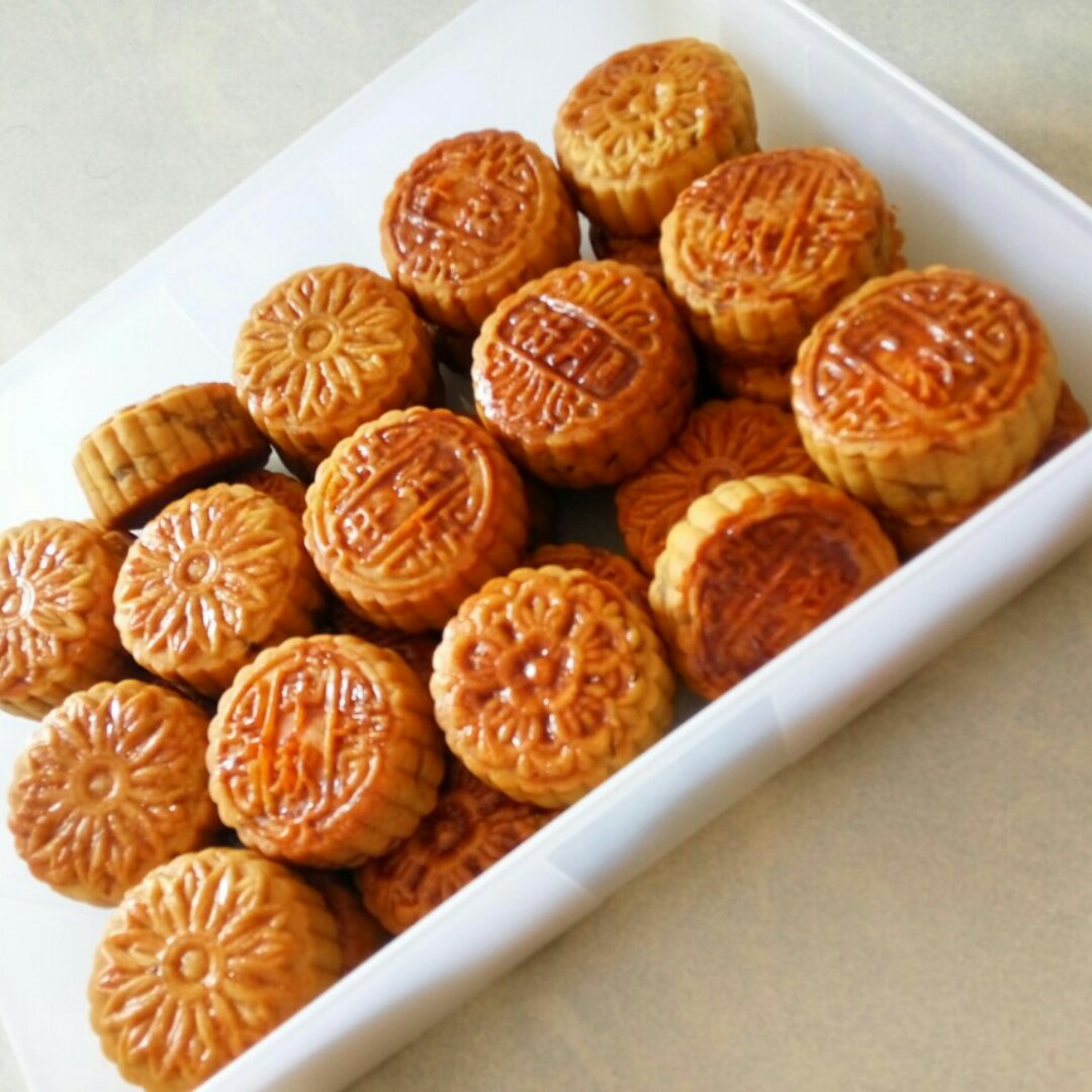 广式月饼—蛋黄芝麻月饼