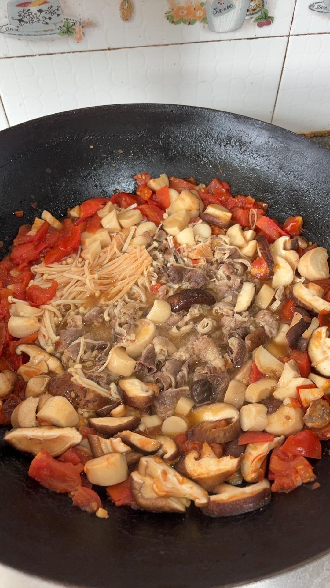 番茄金针菇肥牛(汤浓入味、酸甜适宜)