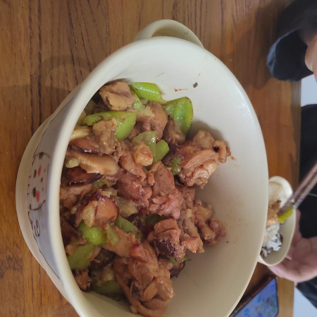 好吃到原地爆炸的黄焖鸡