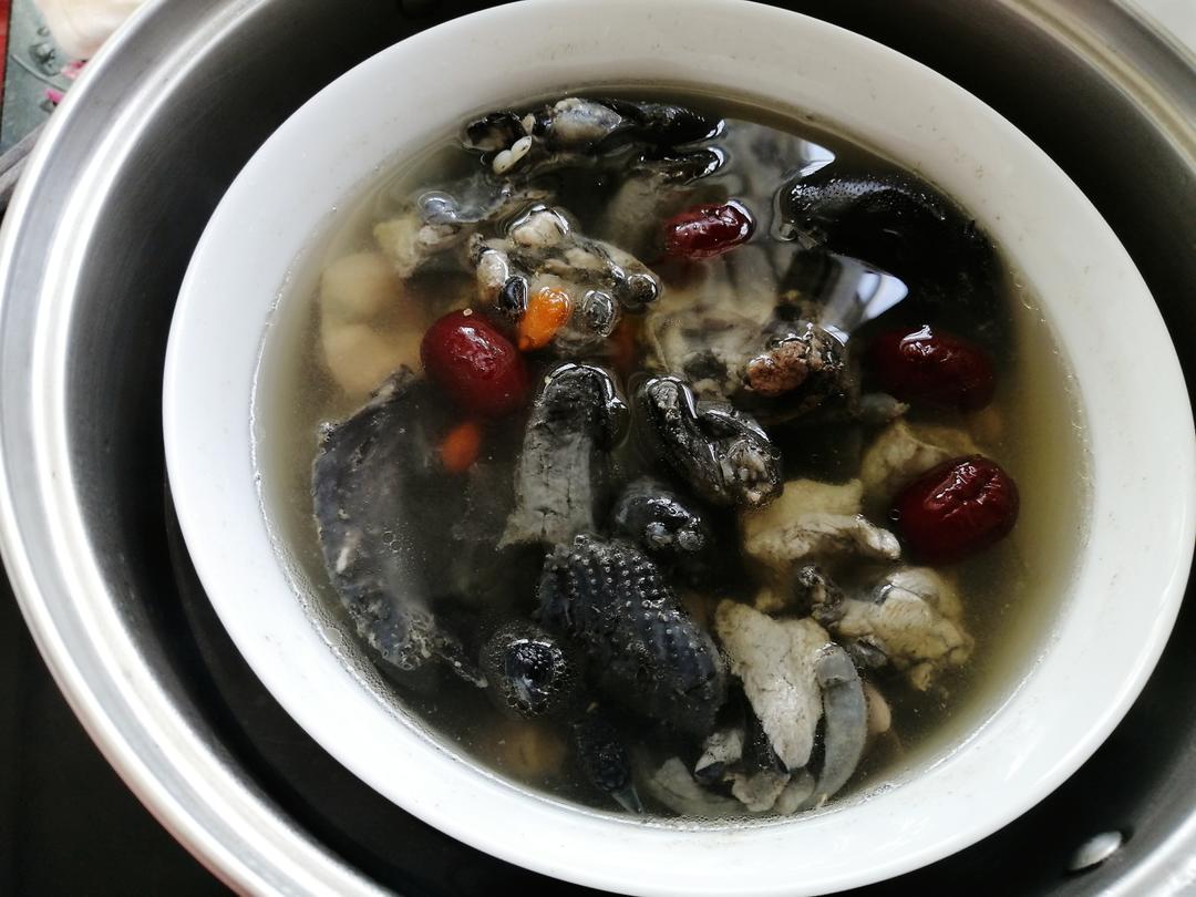 炖乌鸡汤