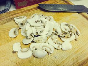 蘑菇蛋饼 Mushroom Omelete的做法 步骤1