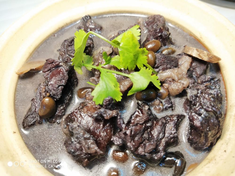 黑豆炖牛肉汤