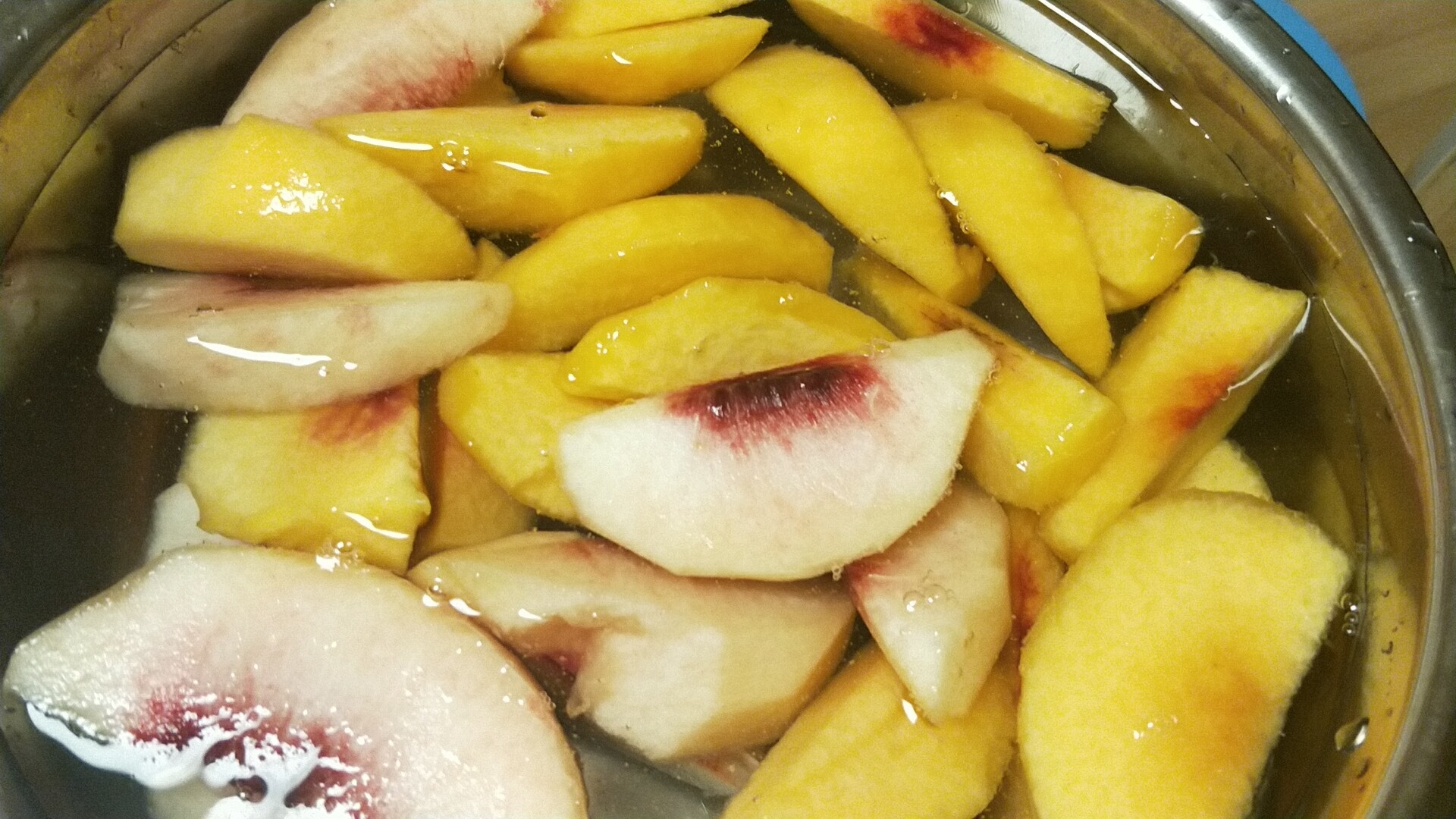 黄桃白桃罐头的做法 步骤2