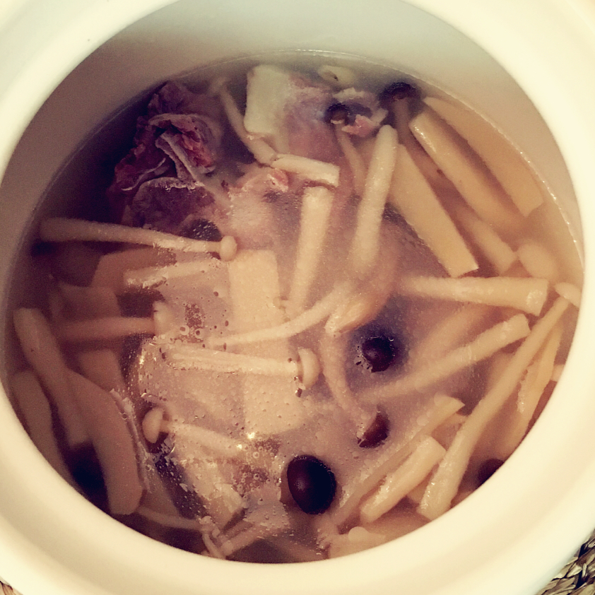 新鲜菌汤（蘑菇汤）