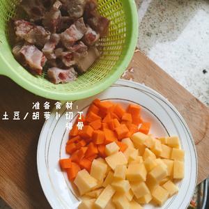 土豆胡萝卜排骨焖饭的做法 步骤1